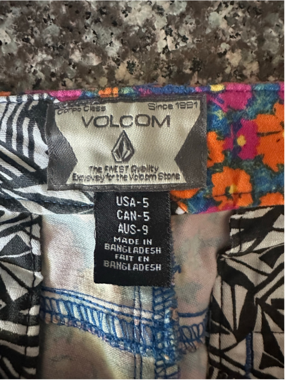 Women's Volcom Floral Shorts Size 5 Orange Pink - Picture 3 of 6